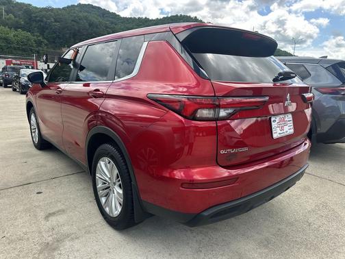 Red Diamond 2023 Mitsubishi Outlander ES S-AWC