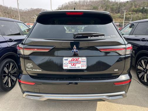 LABRADOR BLK PRL 2026 Mitsubishi Outlander SE S-AWC