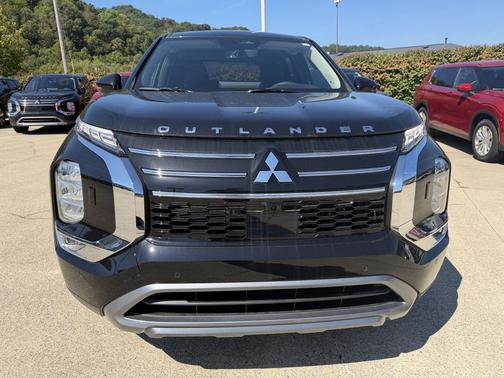 LABRADOR BLK PRL 2026 Mitsubishi Outlander SE S-AWC