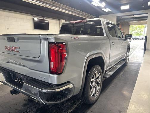 Sterling Metallic 2023 GMC Sierra 1500 SLT