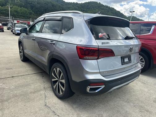 Pyrite Silver Metallic 2022 Volkswagen Taos 1.5T SE