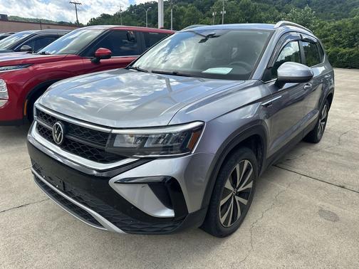 Pyrite Silver Metallic 2022 Volkswagen Taos 1.5T SE