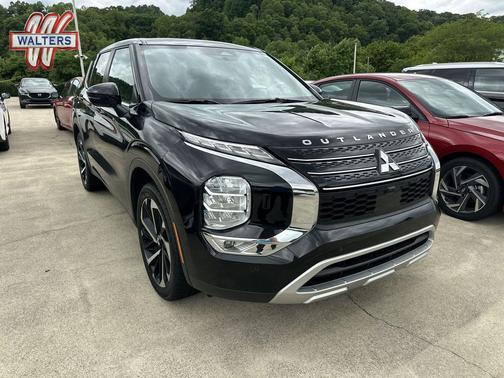 Labrador Black Pearl 2024 Mitsubishi Outlander SE S-AWC
