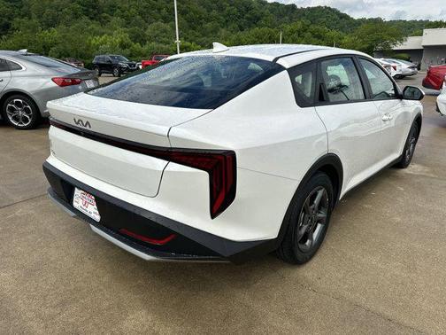Snow White Pearl 2025 Kia K4 LXS