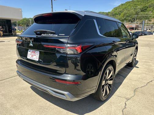 Black Diamond/Alloy Silver Roof 2025 Mitsubishi Outlander SEL 2.5 S-AWC