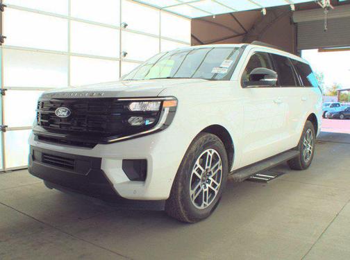 Star White Metallic Tri-Coat 2025 Ford Expedition Active