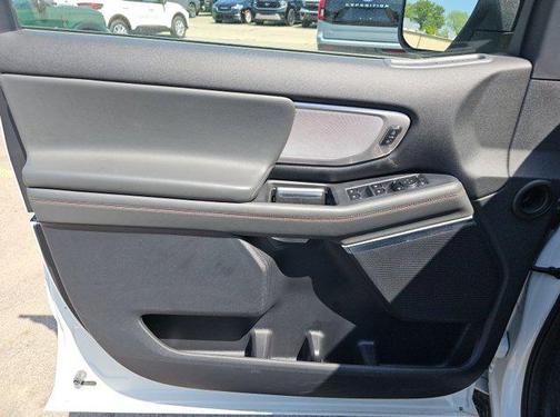 Star White Metallic Tri-Coat 2025 Ford Expedition Active