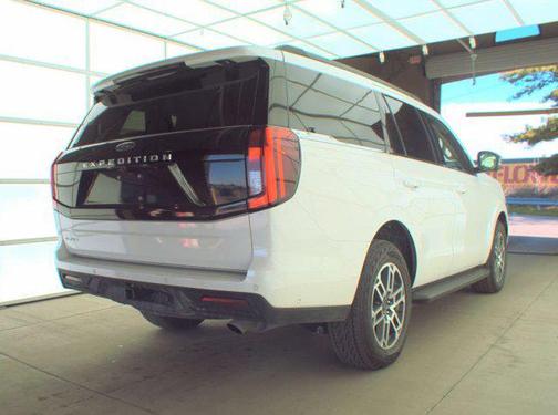 Star White Metallic Tri-Coat 2025 Ford Expedition Active