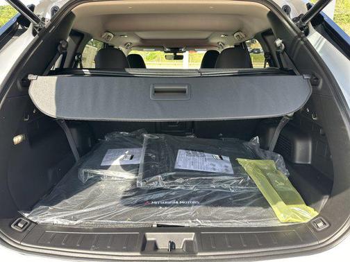 White Diamond 2026 Mitsubishi Outlander SE 2.5 S-AWC