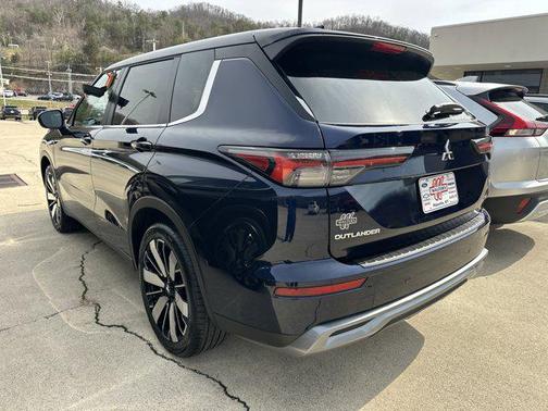 Cosmic Blue Metallic 2026 Mitsubishi Outlander SE 2.5 S-AWC