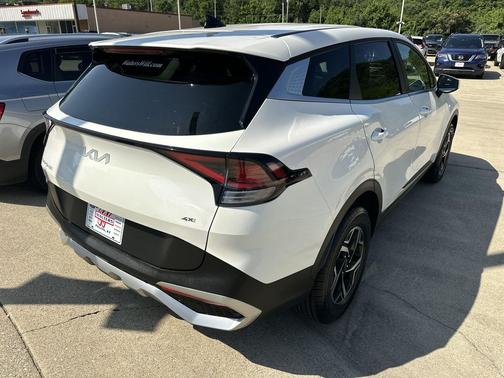 Snow White Pearl 2024 Kia Sportage LX
