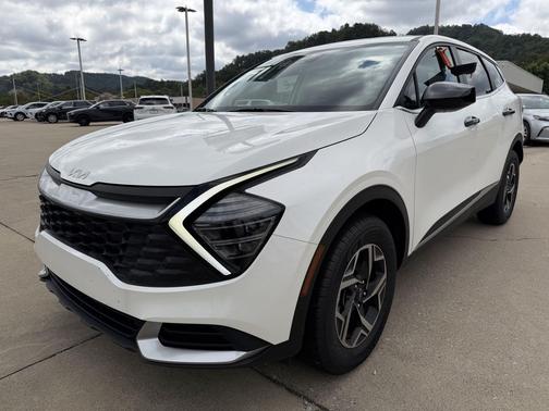 Snow White Pearl 2024 Kia Sportage LX