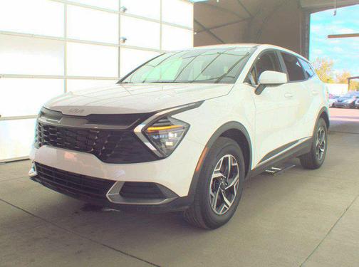 Snow White Pearl 2024 Kia Sportage LX