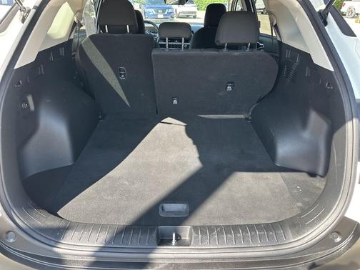 Snow White Pearl 2024 Kia Sportage LX
