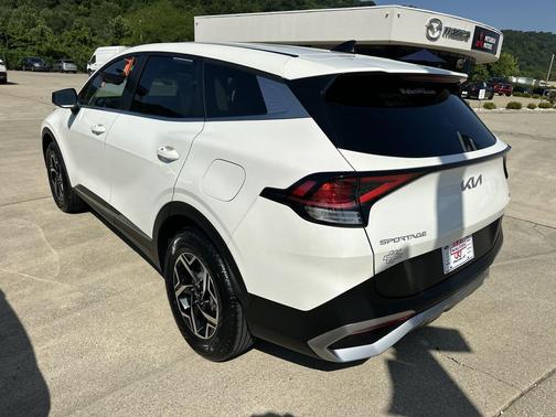 Snow White Pearl 2024 Kia Sportage LX