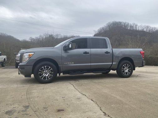 2024 Nissan Titan SV