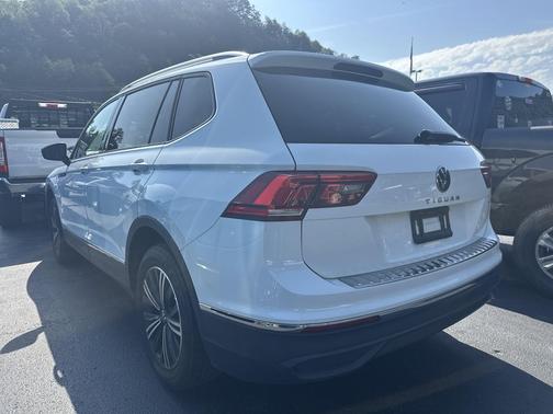 Platinum Gray Metallic 2024 Volkswagen Tiguan 2.0T Wolfsburg Edition