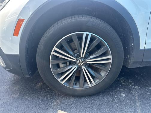 Platinum Gray Metallic 2024 Volkswagen Tiguan 2.0T Wolfsburg Edition