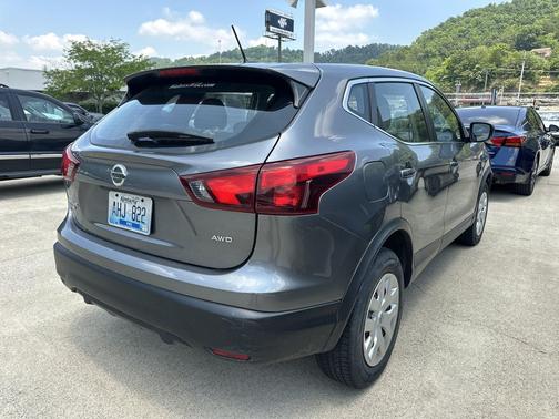 Gun Metallic 2019 Nissan Rogue Sport S