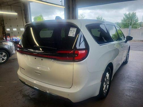 Bright White Clearcoat 2024 Chrysler Pacifica Touring L