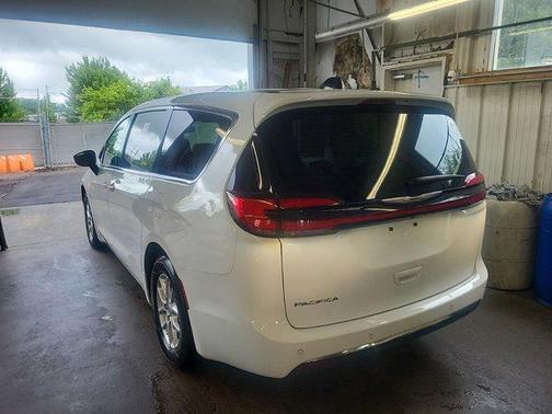 Bright White Clearcoat 2024 Chrysler Pacifica Touring L
