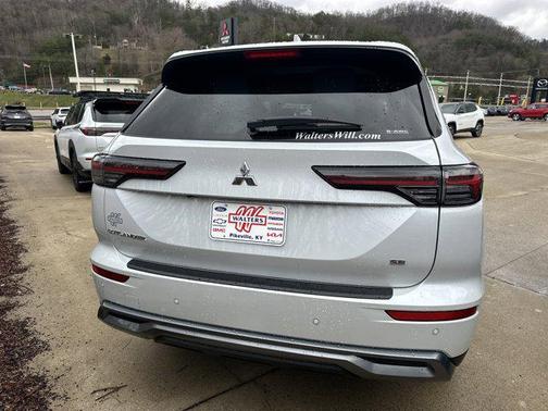 White Diamond 2026 Mitsubishi Outlander SE 2.5 S-AWC