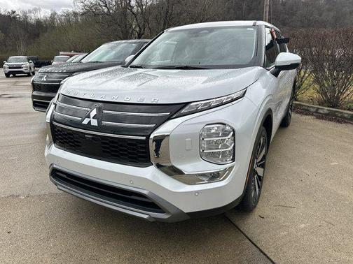 White Diamond 2026 Mitsubishi Outlander SE 2.5 S-AWC