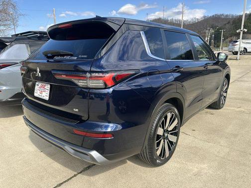 Cosmic Blue Metallic 2026 Mitsubishi Outlander SE 2.5 S-AWC