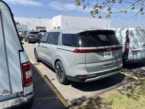 2024 Kia Carnival EX
