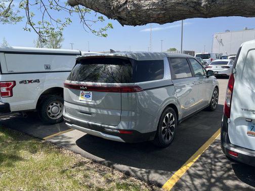 2024 Kia Carnival EX