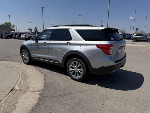 Iconic Silver Metallic 2023 Ford Explorer XLT
