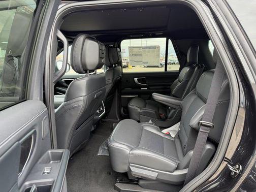 Agate Black Metallic 2026 Ford Expedition Platinum