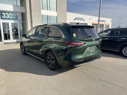 2025 Toyota Sienna Platinum 7 Passenger