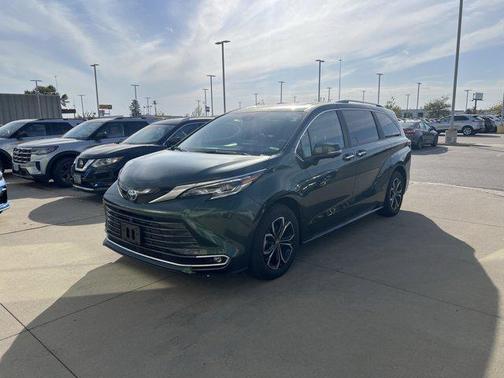 2025 Toyota Sienna Platinum 7 Passenger