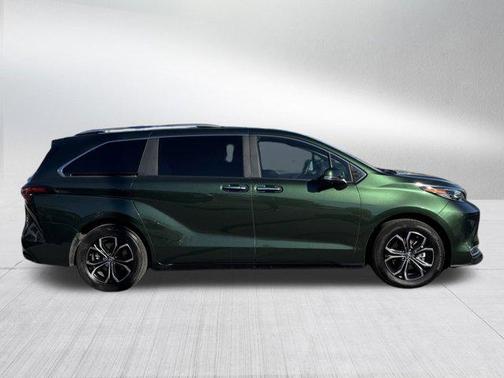 2025 Toyota Sienna Platinum 7 Passenger
