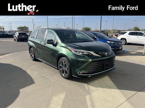 2025 Toyota Sienna Platinum 7 Passenger