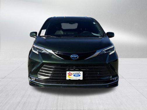 2025 Toyota Sienna Platinum 7 Passenger