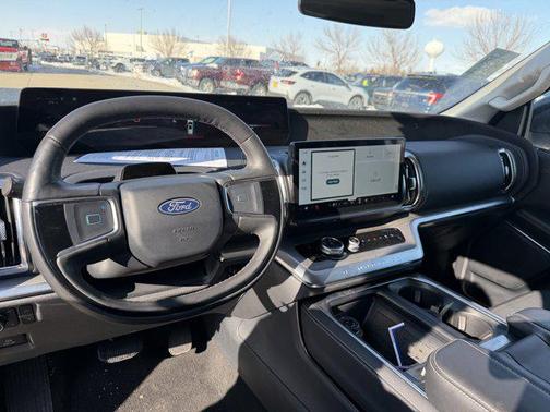 Oxford White 2025 Ford Expedition Platinum