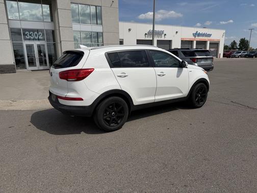 Clear White 2015 Kia Sportage LX