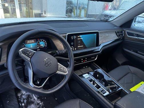 2024 Volkswagen Atlas 2.0T SE w/Technology 4MOTION