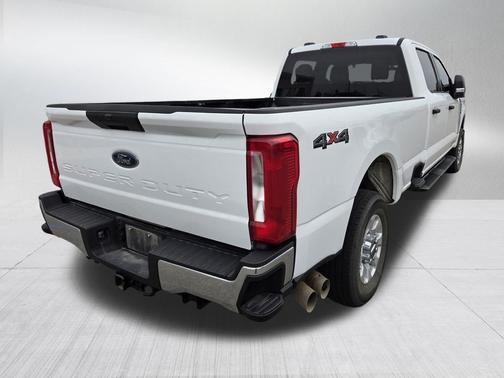 Oxford White 2024 Ford F-250 XLT