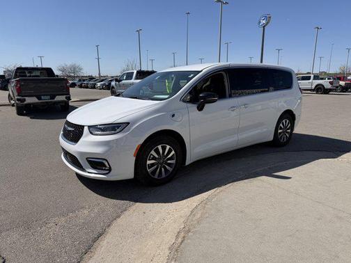 Bright White Clearcoat 2024 Chrysler Pacifica Hybrid Select