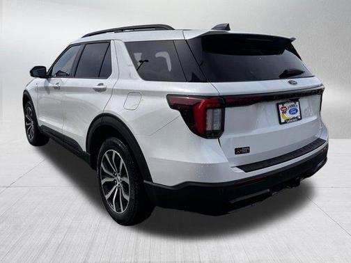 Star White Metallic Tri-Coat 2026 Ford Explorer ST-Line