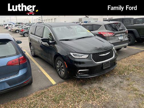 2024 Chrysler Pacifica Hybrid Select