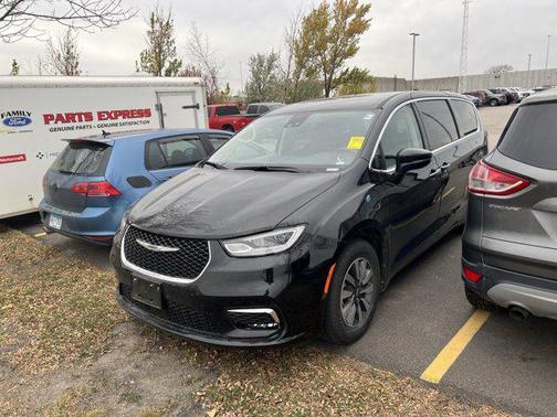 2024 Chrysler Pacifica Hybrid Select