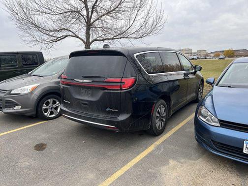 2024 Chrysler Pacifica Hybrid Select