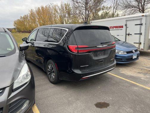 2024 Chrysler Pacifica Hybrid Select