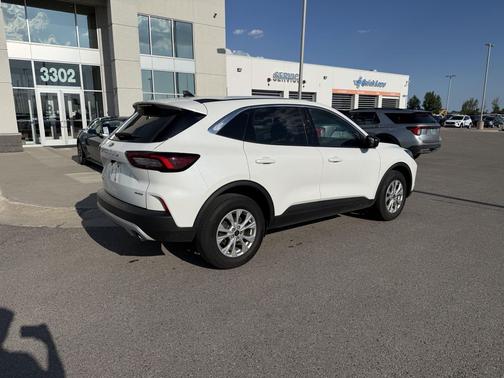 Star White Metallic Tri-Coat 2023 Ford Escape Active