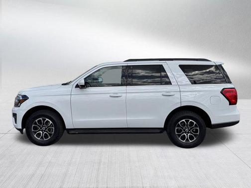 Oxford White 2024 Ford Expedition XLT
