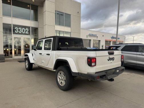 2022 Jeep Gladiator Sport S